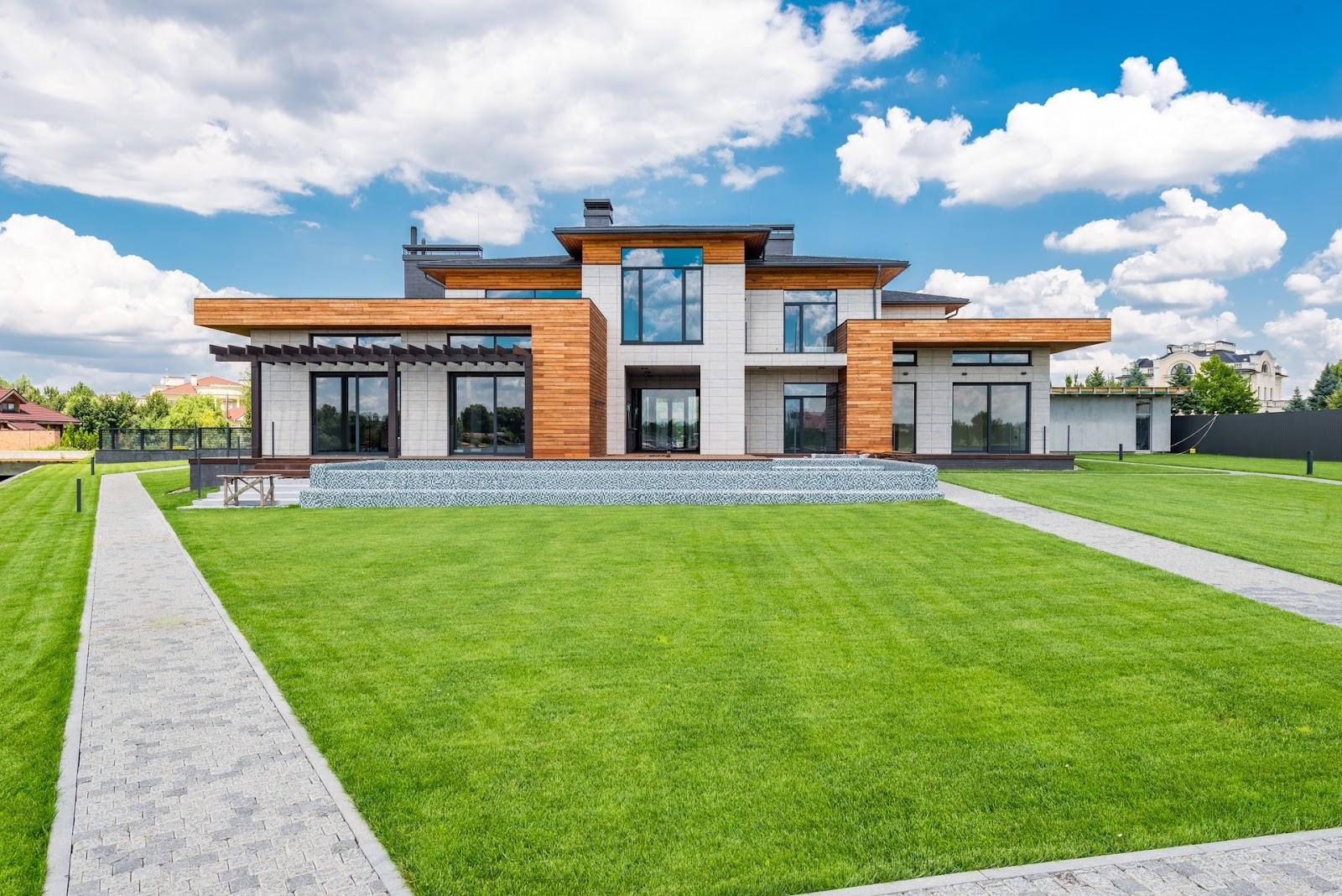 There's an increasingly high demand for luxurious houses in the US