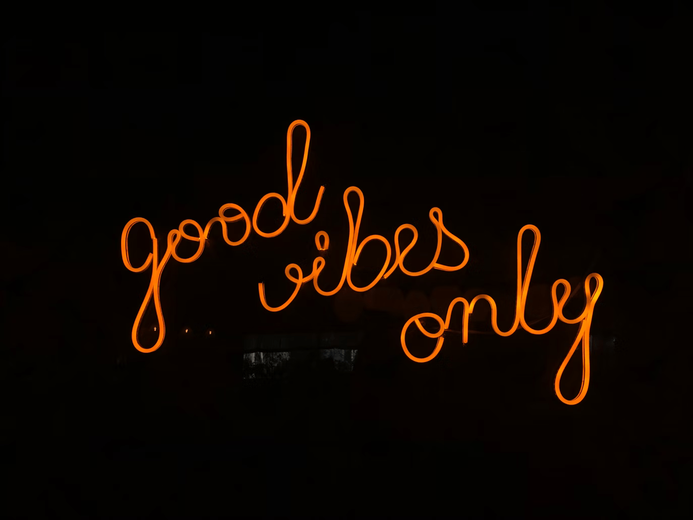 neon lettering "good vibes only"