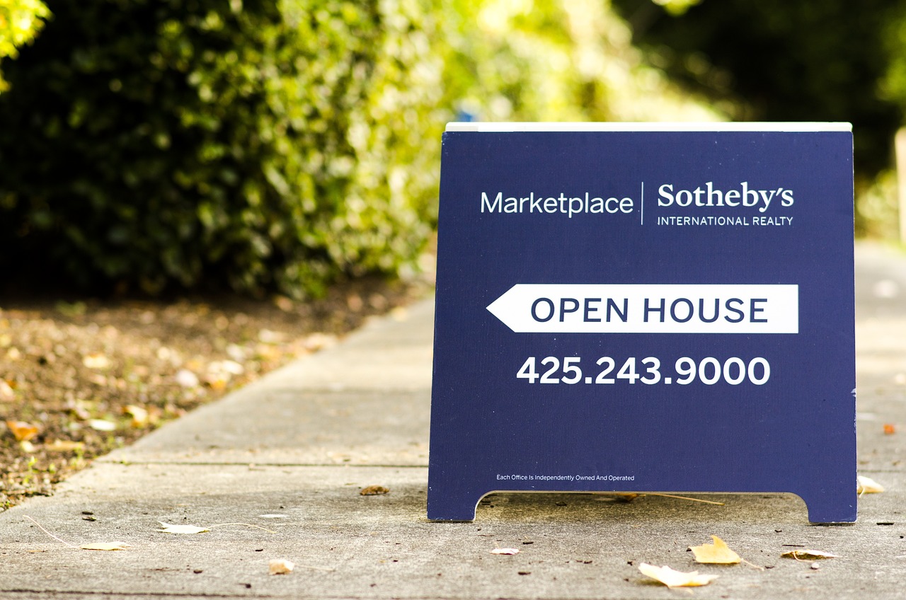 Sotheby's International Realty open house signpost